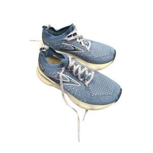 Brooks Women’s 5 Sneakers